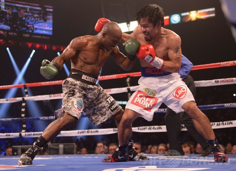 パッキャオがブラッドリーとの再戦制す、WBOウェルター級