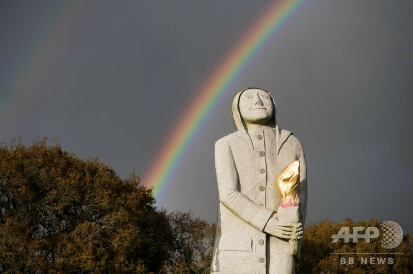 133体の聖人像並ぶ谷、目指すは1000体 フランス