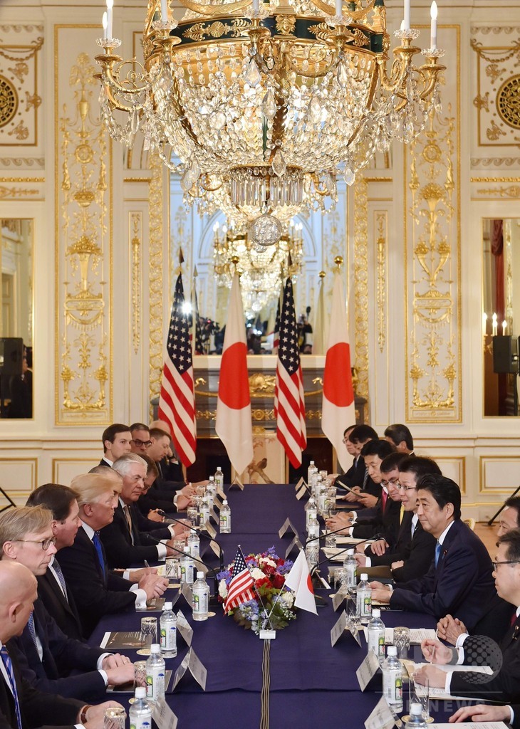 トランプ米大統領、迎賓館で安倍首相と首脳会談