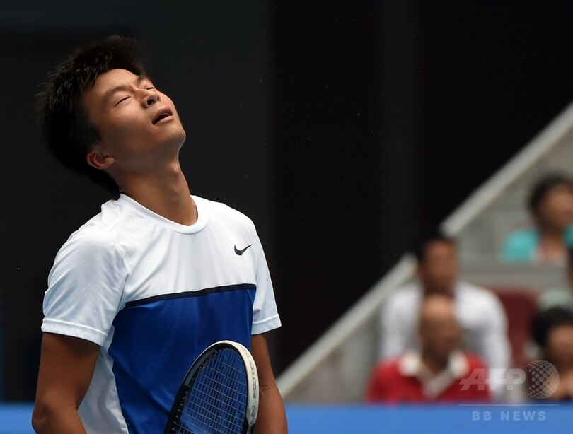 ナダルが元ボールボーイに苦戦、大気汚染はねのけ2回戦へ 中国オープン