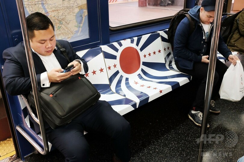 旭日旗とナチスのデザインで物議、アマゾンがNY地下鉄の広告撤去