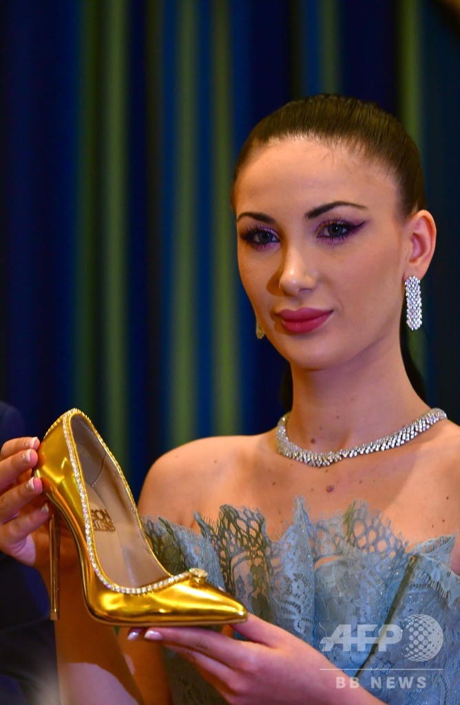 一足19億円、ダイヤ236個をあしらったハイヒール ドバイ