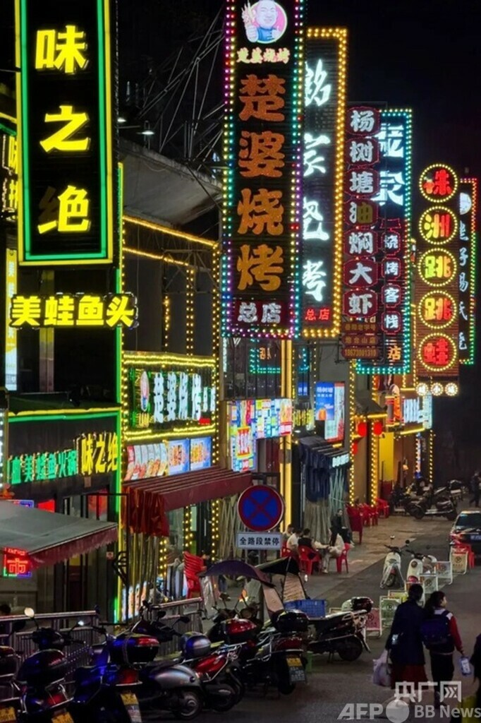 賛否両論渦巻く 中国の湖南省岳陽市で「バーベキュー大学」設立