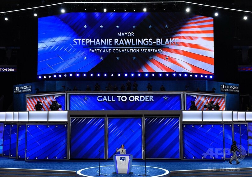 米民主党大会が開幕、クリントン氏指名へ 幹部はメール問題で謝罪
