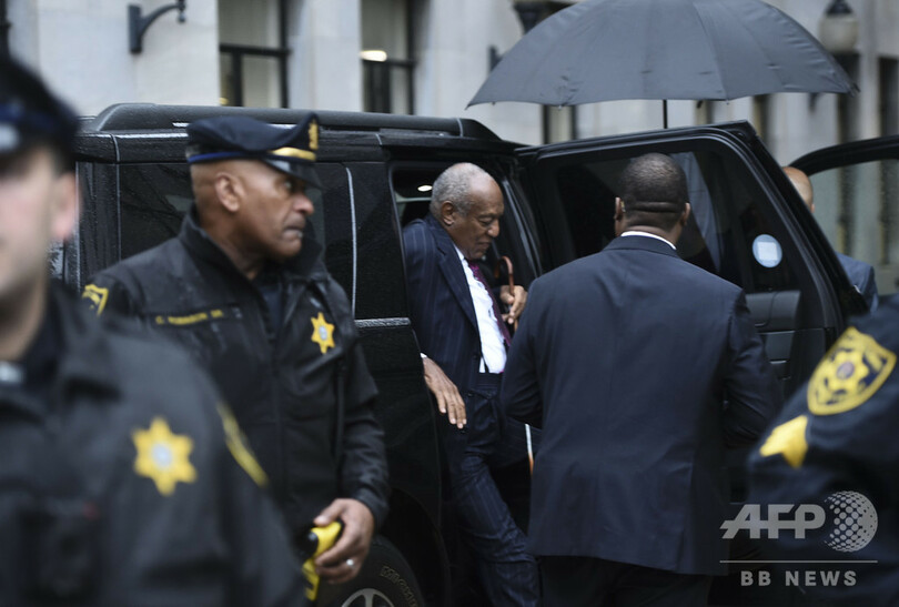 B・コスビー被告に3年以上10年以下の禁錮刑、手錠姿で退廷