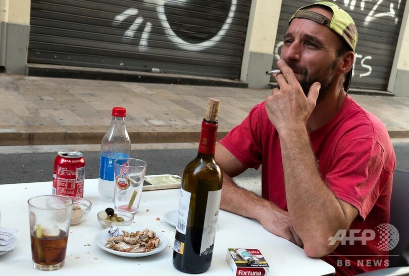 人前での喫煙禁止、コロナ拡大予防で スペインの2自治州