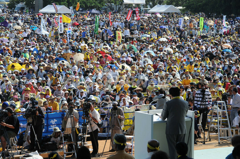 沖縄で米軍基地反対の大規模県民集会