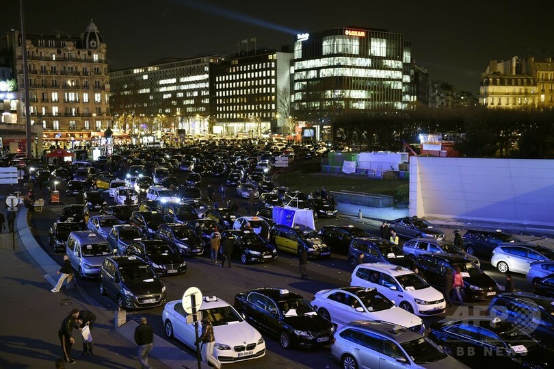 仏全土でゼネスト、タクシー運転手ら道路封鎖 デモ120か所