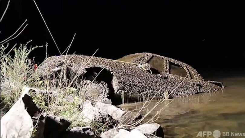 21年前失踪の10代男女、ユーチューバーが川で車発見 米