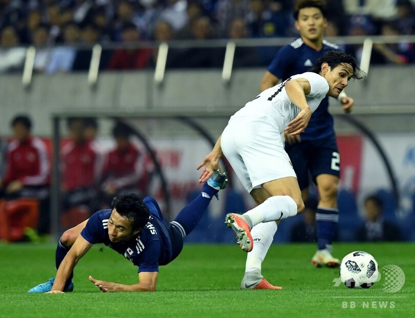 日本がW杯8強のウルグアイ撃破、南野の2ゴールなど4点奪う