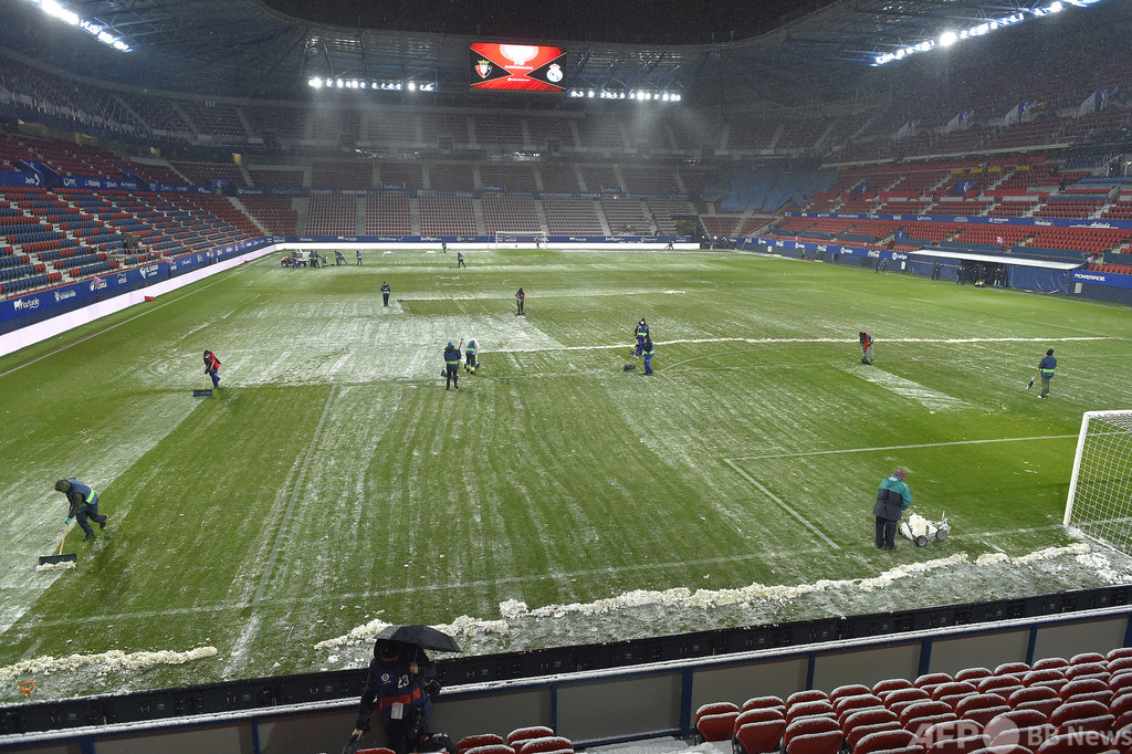 レアル選手がようやくパンプロナ脱出、大雪で身動き取れず レアル選手がようやくパンプロナ脱出、大雪で身動き取れず