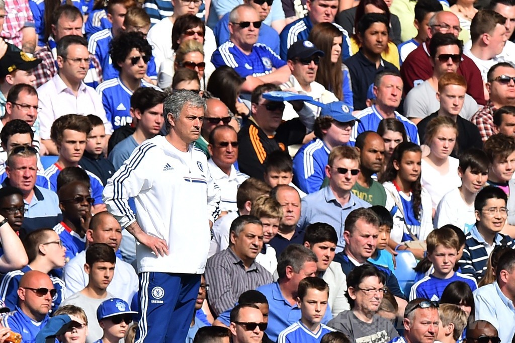 Ref row. Jose Mourinho Chelsea 2005.