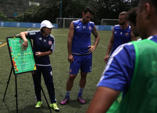 香港リーグ制覇の女性監督 始まりはベッカムへの一目ぼれ 写真6枚 国際ニュース Afpbb News