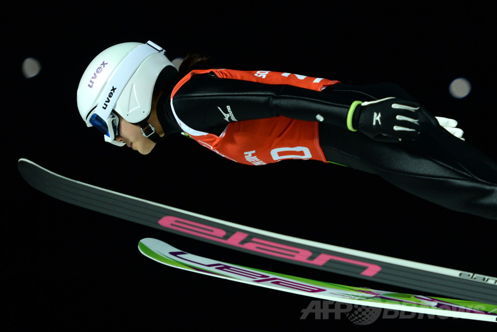 高梨、最後の公式練習で本領発揮 ソチ五輪 写真5枚 国際ニュース:AFPBB News