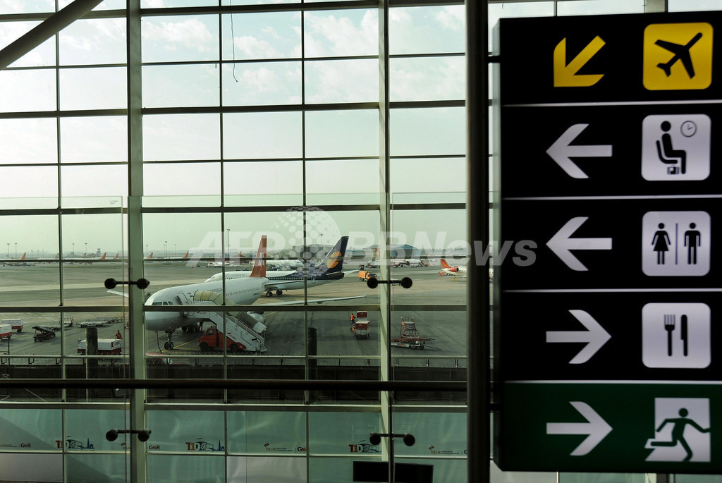 「飛行機に爆弾」乗り遅れまいとウソの電話をかけた男を逮捕、インド 「飛行機に爆弾」乗り遅れまいとウソの電話をかけた男を逮捕、インド