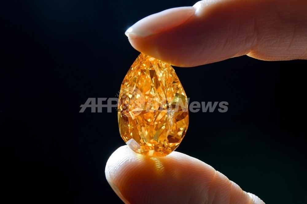 世界最大のオレンジダイヤ、31億円で落札 写真3枚 国際ニュース：AFPBB 