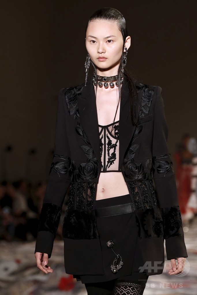 「アレキサンダー・マックイーン」17年春