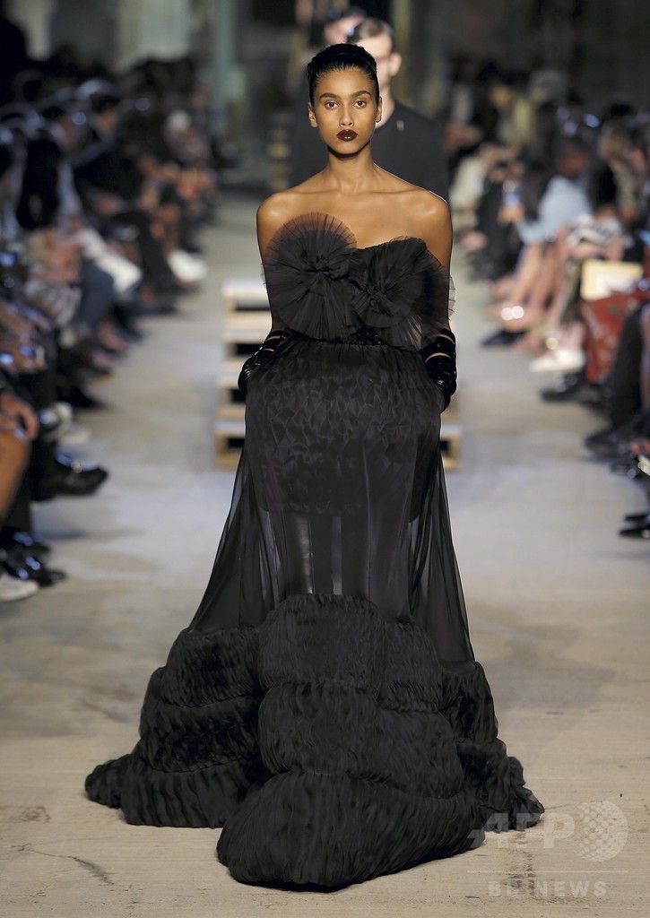 「ジバンシィ」16年春夏コレクション