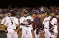 第3回ワールド・ベースボール・クラシック（2013 World Baseball Classic、WBC）は17日、米カリフォルニア（California）州サンフランシスコ（San Francisco）で準決勝が行われ、日本は1-3でプエルトリコに敗れた。

7回にアレックス・リオス（Alex Rios）に2点本塁打を浴び、降板を告げられる日本の能見篤史（Atsushi Nohmi、中央左、2013年3月17日撮影）。(c)AFP/Getty Images/Ezra Shaw