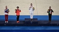 東京五輪、体操女子種目別ゆかの表彰式に臨む（左から）銅メダルのアンジェリーナ・メルニコワと村上茉愛、金メダルのジェイド・キャリー、銀メダルのバネッサ・フェラーリ（2021年8月2日撮影）。(c)Lionel BONAVENTURE/ AFP