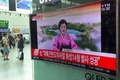 韓国ソウルの駅で、北朝鮮の弾道ミサイル発射実験に関する報道を放映するテレビ（2017年7月4日撮影）。(c)AFP/JUNG Yeon-Je