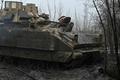 ウクライナ東部アウディーイウカ近郊で、戦闘に備えるウクライナ兵（2024年2月11日）。(c)Genya SAVILOV / AFP