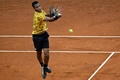 テニス、マドリード・オープン、男子シングルス2回戦。リターンを打つフェリックス・オジェ・アリアシム（2023年4月29日撮影）。(c)OSCAR DEL POZO / AFP