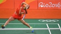 リオデジャネイロ五輪、バドミントン女子シングルス1回戦。リターンを打つ奥原希望（2016年8月15日撮影）。(c)AFP/Jim WATSON