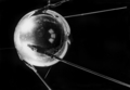 1957年10月4日、カザフスタンにあるバイコヌール宇宙基地（Baikonur cosmodrome）から打ち上げられた人類初の人工衛星「スプートニク（Sputnik）1号」（同日撮影）。(c)AFP