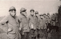 第1次世界大戦中、ガスマスクを着けるフランス軍兵士の写真が刷られた絵はがき。ペロンヌ第1次世界大戦記念館提供（撮影日不明、資料写真）。(c)Historial de Péronne / AFP