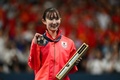 パリ五輪、卓球女子シングルス。表彰式で銅メダルを手にポーズをとる早田ひな（2024年8月3日撮影）。(c)JUNG Yeon-je / AFP