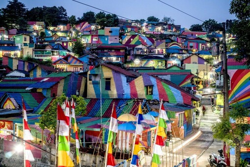 インドネシアの「レインボー村」、ネットで脚光浴びる 写真8枚 国際
