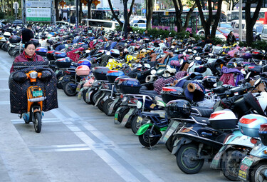 電動自転車の速度制限を時速25キロに上方修正 中国工業情報化部 写真1枚 国際ニュース：AFPBB News