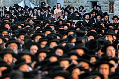 超正統派ユダヤ教徒、兵役義務めぐる判決に抗議 イスラエル