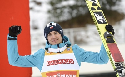 ストフが今季5勝目で総合首位、ジャンプW杯男子