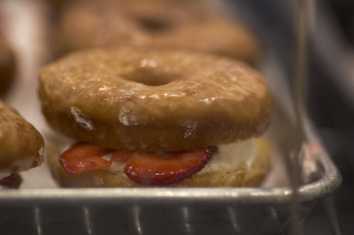 菜食主義向けジャンクフードが大流行 ドーナツにハンバーガーも 米国