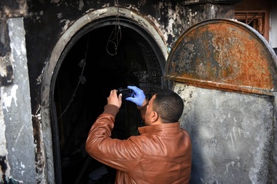 カイロのナイトクラブに火炎瓶、16人死亡 エジプト