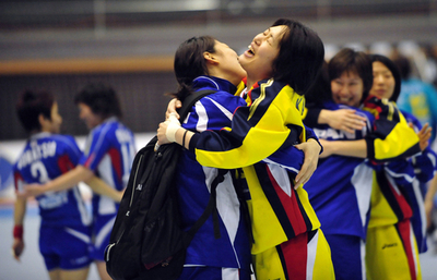 女子ハンドボール ポーランドに勝利し五輪出場へ望み繋ぐ