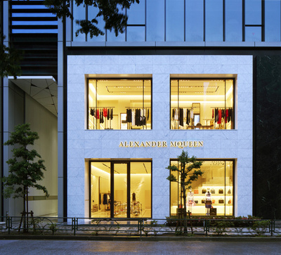 「アレキサンダー・マックイーン」、日本初の旗艦店を表参道にオープン