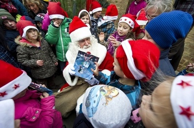 「自分は本物じゃない」、サンタが子供に暴露し解雇される 英