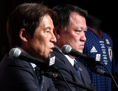 サッカー日本代表がロシアから帰国、JFA田嶋会長が新監督招へいを明言