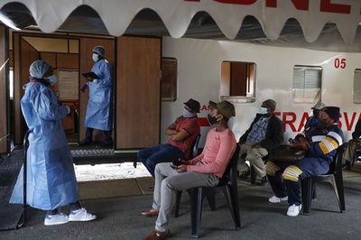 ワクチン列車があなたの元へ 南ア、接種率アップに向け新取り組み