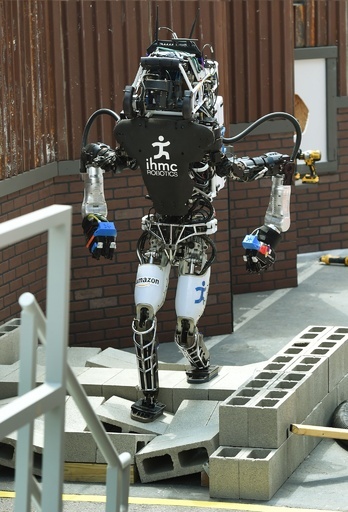 災害対応ロボット競技会、各チーム自慢のロボットたち