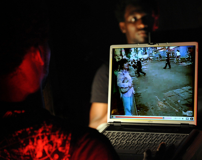 NY警察官の暴力行為、ビデオ映像が証拠に