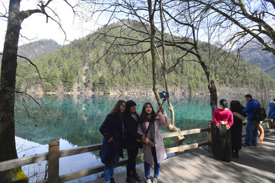 四川・九寨溝、観光客に開放 震災から7か月ぶり