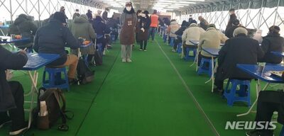 昼はソウル、夕方は城南…食事求めて“遠征”する高齢者