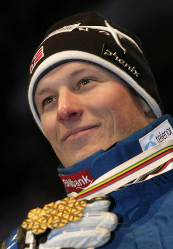 ＜アルペンスキー第39回世界選手権＞男子大回転、スビンダル メダル授与式に登場 - スウェーデン