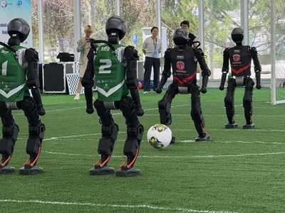 中国国家スピードスケート館ヒューマノイドロボット訓練拠点が正式稼働