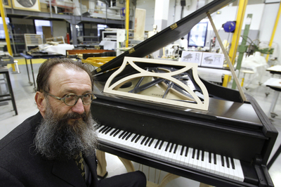 苦境の仏老舗ピアノメーカー、高級家具に活路を見出す