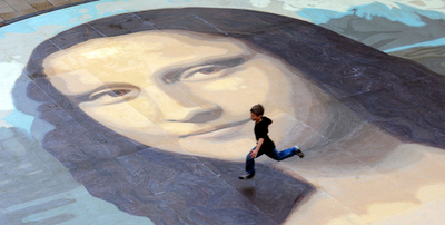 世界最大!?の「モナリザ」、ショッピングセンターに出現 英国